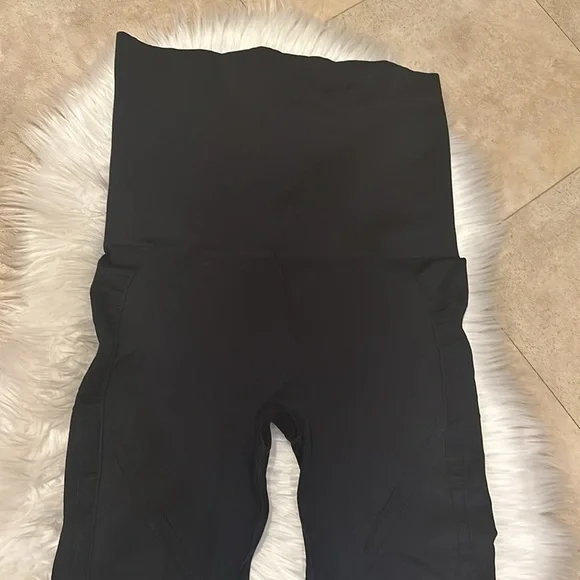Belly Bandit Mother Tucker Active Capri Leggings